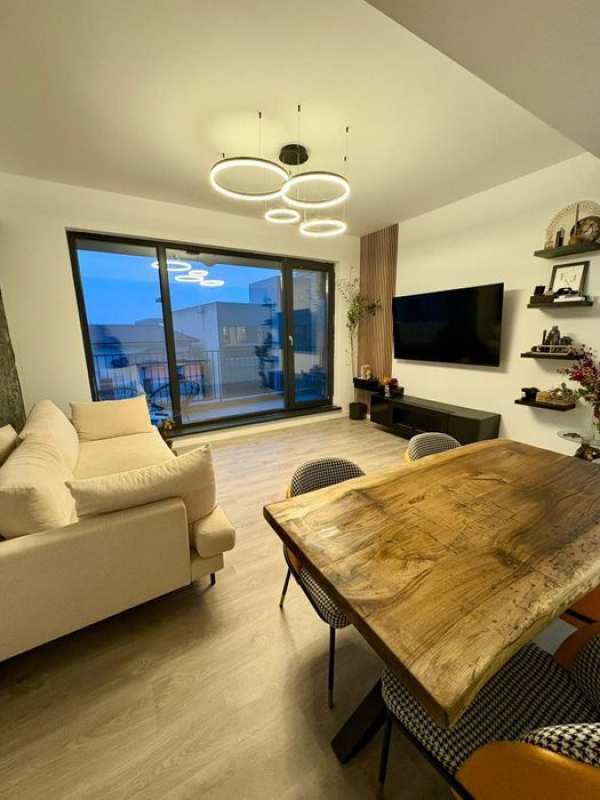 Vând apartament 2 camere xenopol 20  la cheie. Etaj 2/4