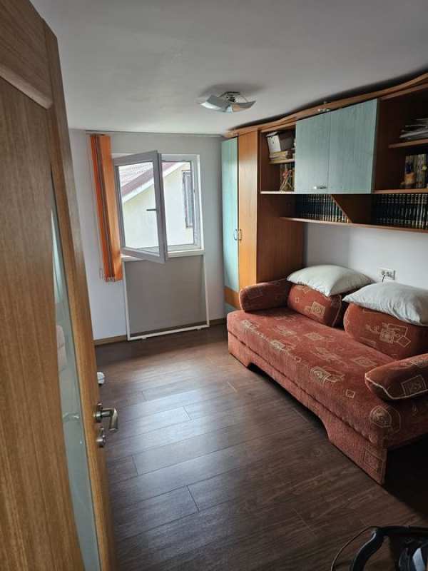 Închiriez camere