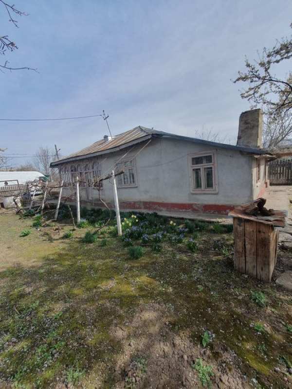 Vând casa în comuna Gemenele