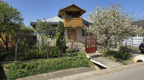 Casa P+M la strada principala in Curtesti la 200m de primarie
