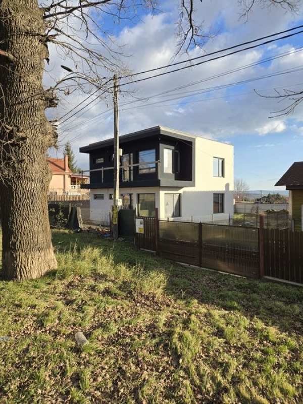 Cladirea multifunctionala , birouri , clinici sau rezidential !