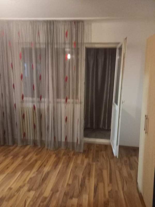Inchiriez apartament zona gen 4   2 camere et 2 .