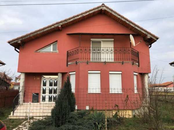 Casa cu 4 camere de vânzare în Paleu