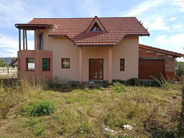 Casa de vanzare in Luna