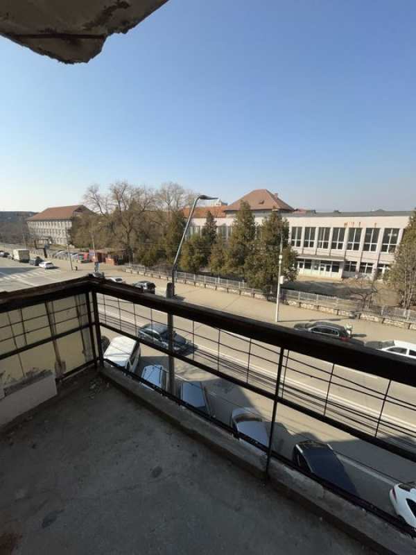 Apartament 4 camere Liceul Domnul Tudor