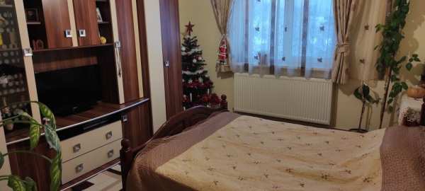 Vand apartament cu o cameră sau schimb cu 2 camere