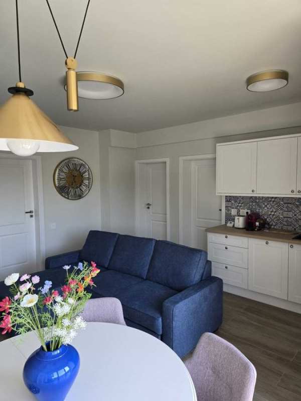 Închiriez apartament 3 camere,1 baie, terasa, parcare