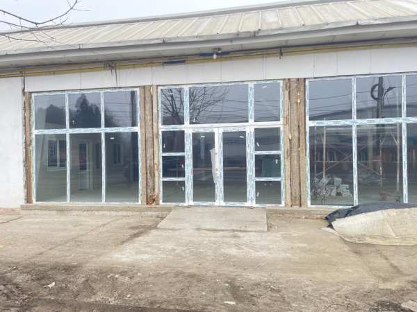 Spatii comerciale de 500 si 900 mp in Roman , str Stefan cel mare nr 2
