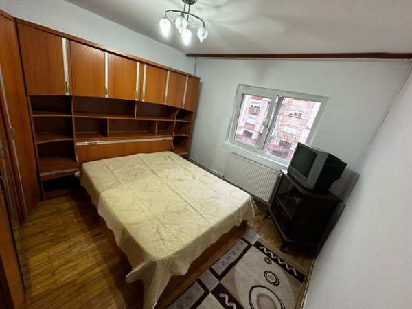 Vand apartament Calafat 3 camere decomandat etaj 2