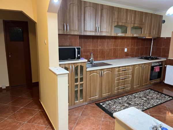Inchiriez apartament