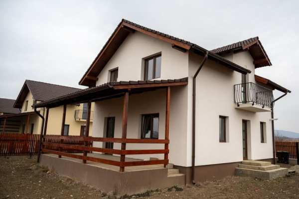 Vand casa noua P+M finisata si imediat ocupabila