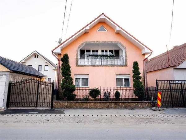 Vand Casa Parter+Etaj cu 5 dormitoare + Hala/Garaj de 200mp in Osorhei