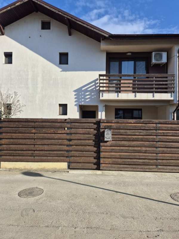Inchiriez Casa 4 camere în Militari Rezidance