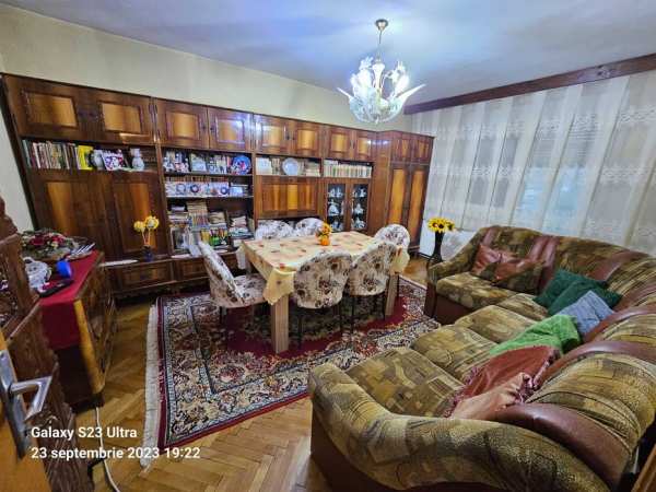 3 camere decomandat , bloc vilă, acoperiș țiglă, pod si beci înalte