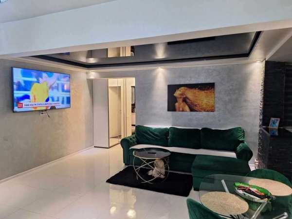 Vand apartament!!