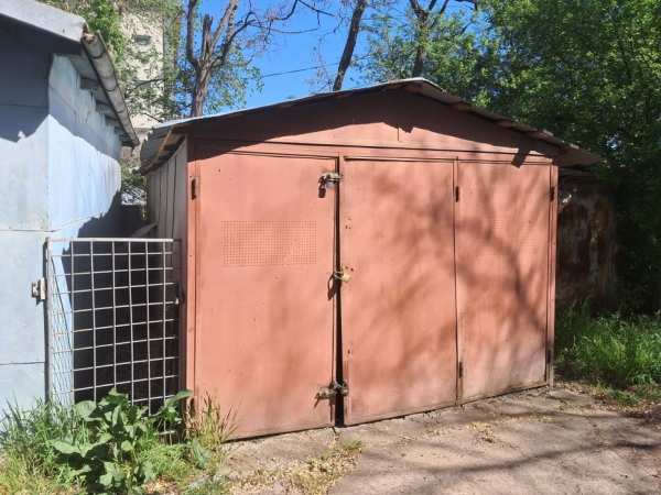 Închiriez garaj podul de piatră