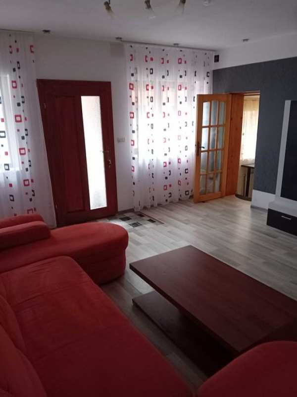 Ofer chirie la casa in Resita