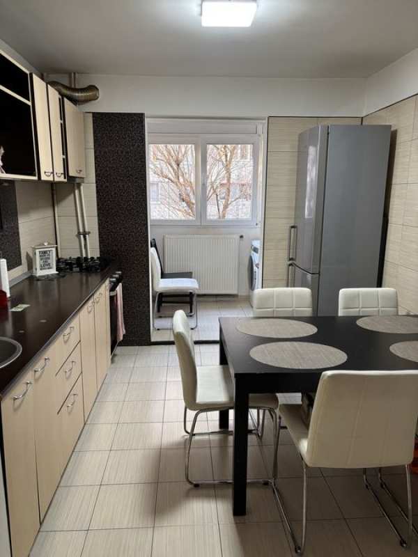 Apartament 3 camere de inchiriat
