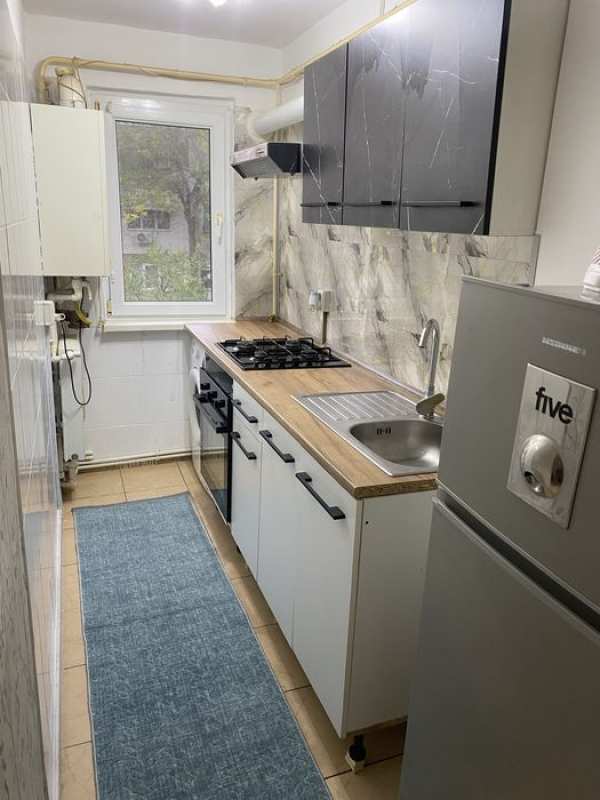 Inchiriez apartament
