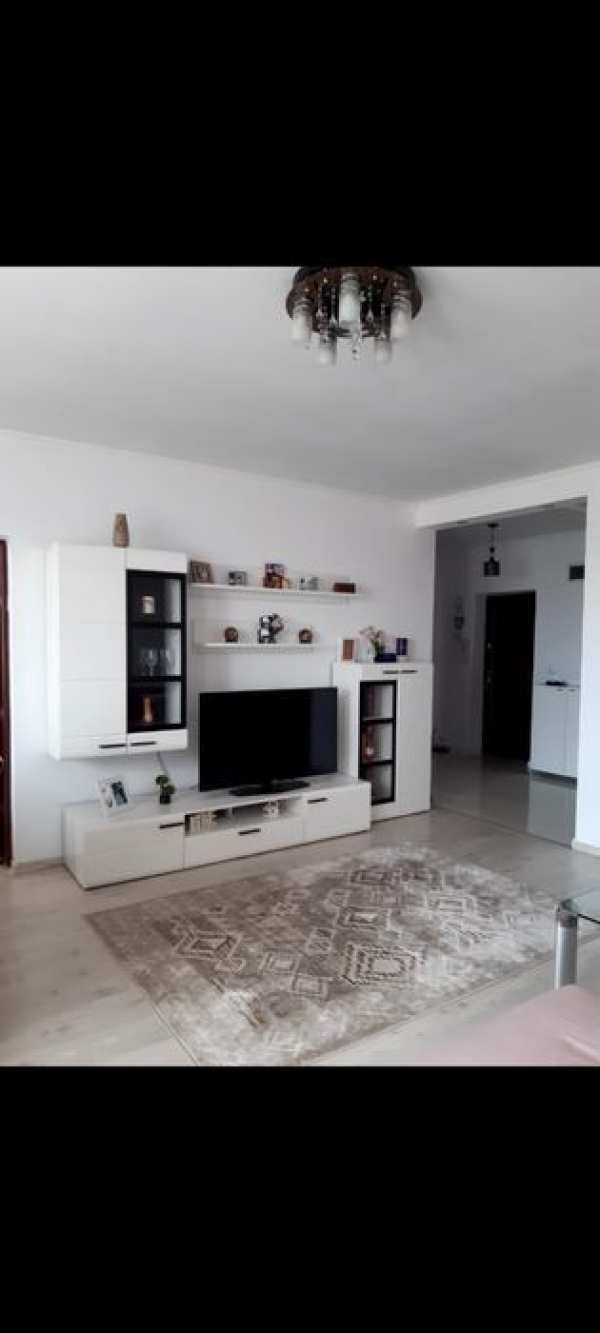 De vanzare apartament cu 3 camere