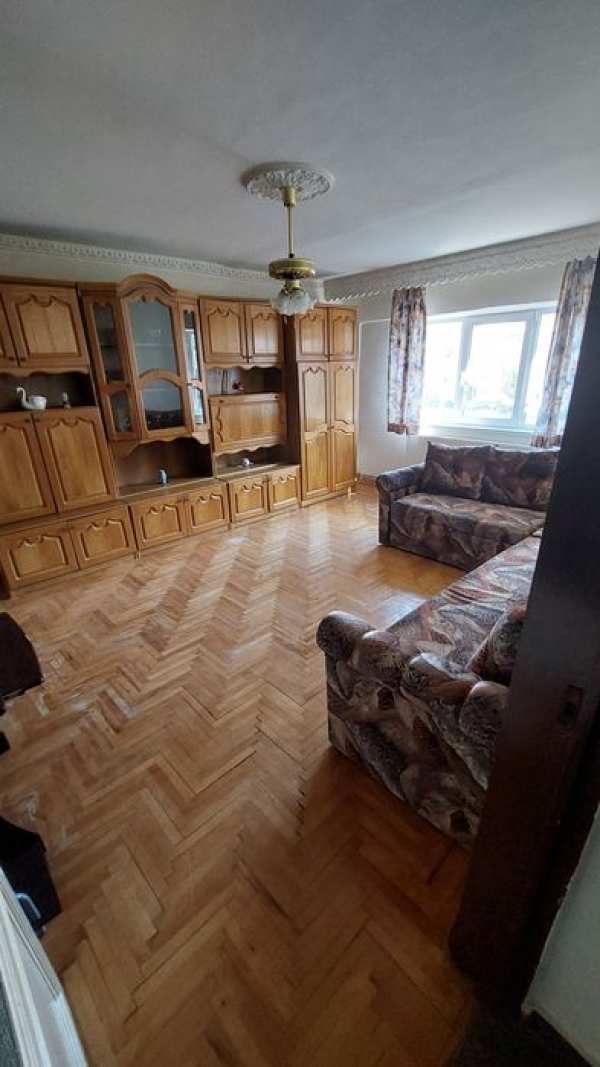 Dau in chirie apartament 3 camere in cart. Carpati II