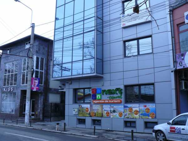 Spatiu pt activit comerciala 4 camere   la ETAJ 2  imobil central