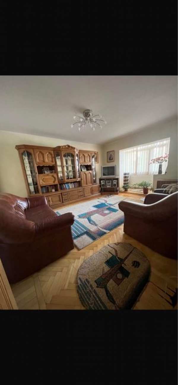 Vand apartament 3 camere Botosani