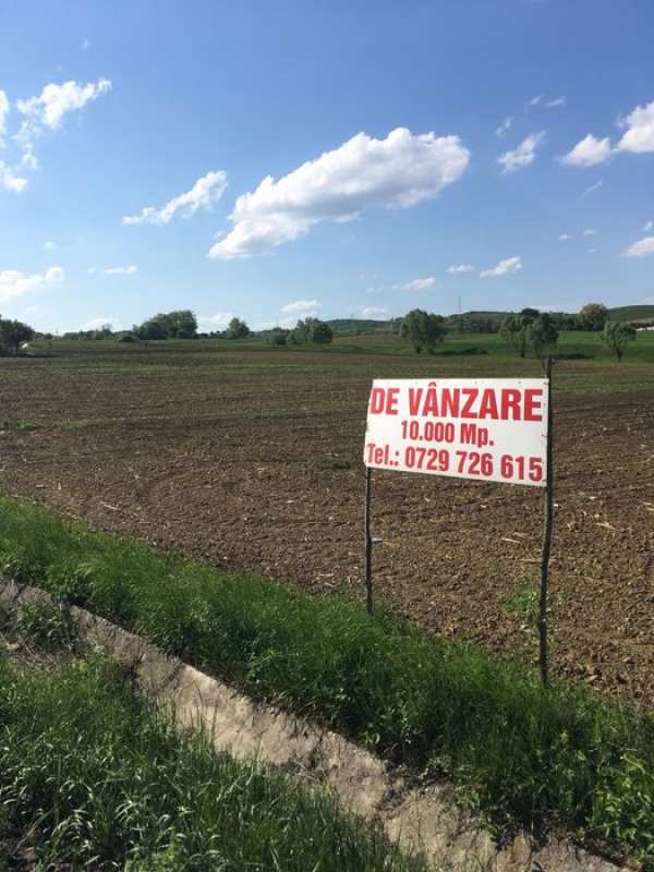 Teren intravilan de vanzare