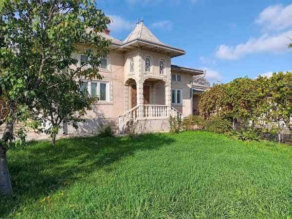 Casa si teren de vinzare