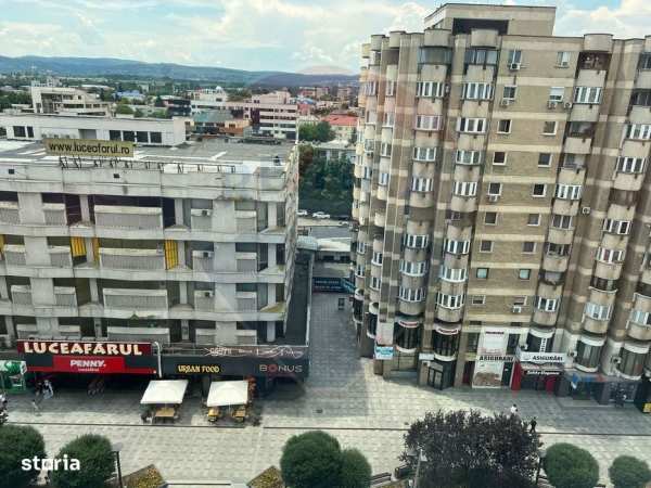 Apartament cu 3 camere- decomandat-de inchiriat-ultracentral