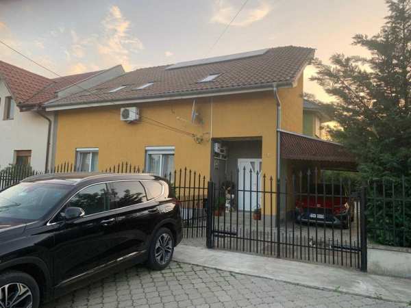 Proprietar vand casa, P+M, zona Elisabetin , teren 832 mp,