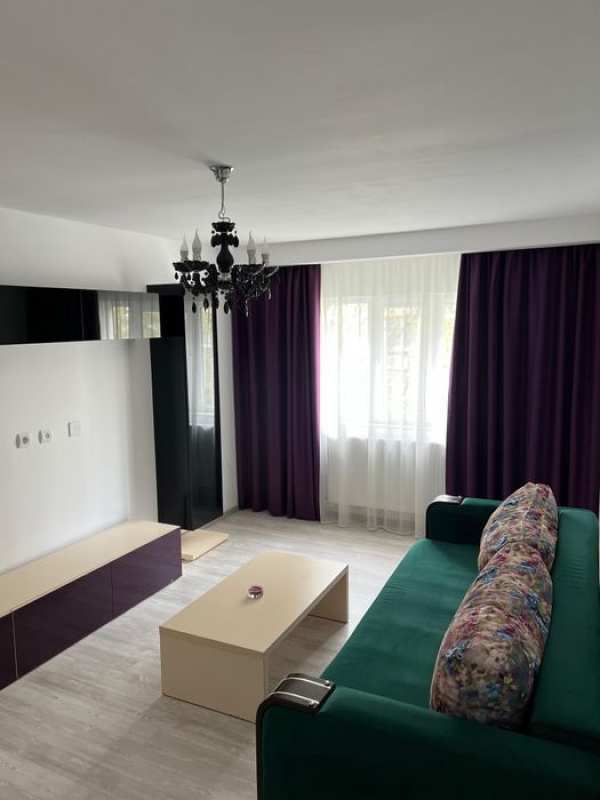 Închiriez apartament cu 2 camere