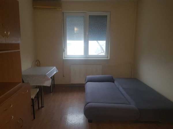 Proprietar, inchiriez garsoniera pe Sovata proaspat zugravit