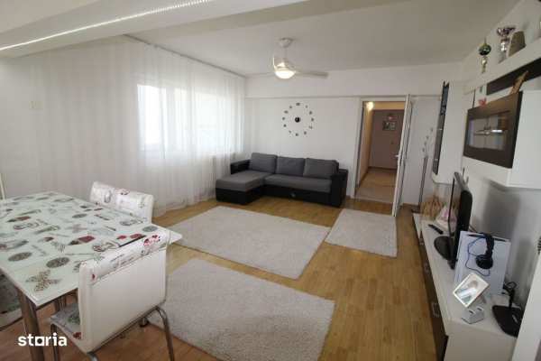 Vând apartament 4 camere în Hunedoara, zona Parâng-Str.Viorele, 79 mp