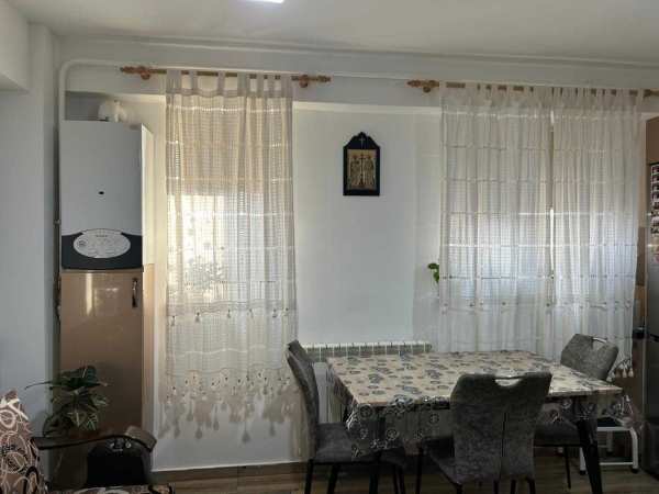 DE VÂNZARE – Apart 2 cam, spațios și modernizat – Zona Centrală, Ianca
