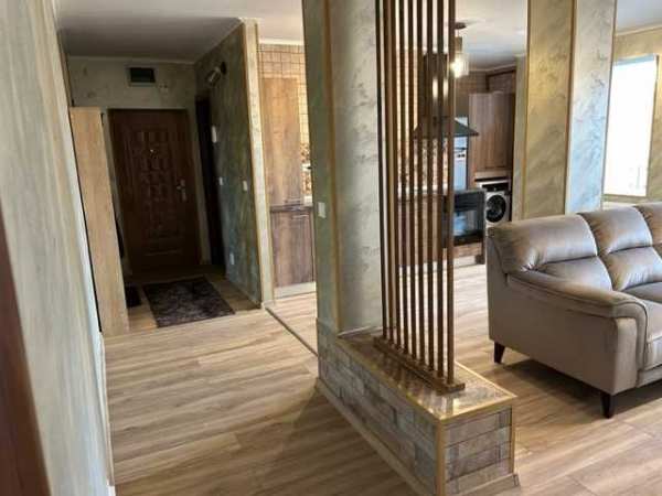 Închiriez ofer apartament 4 camere lux,  centrul civic