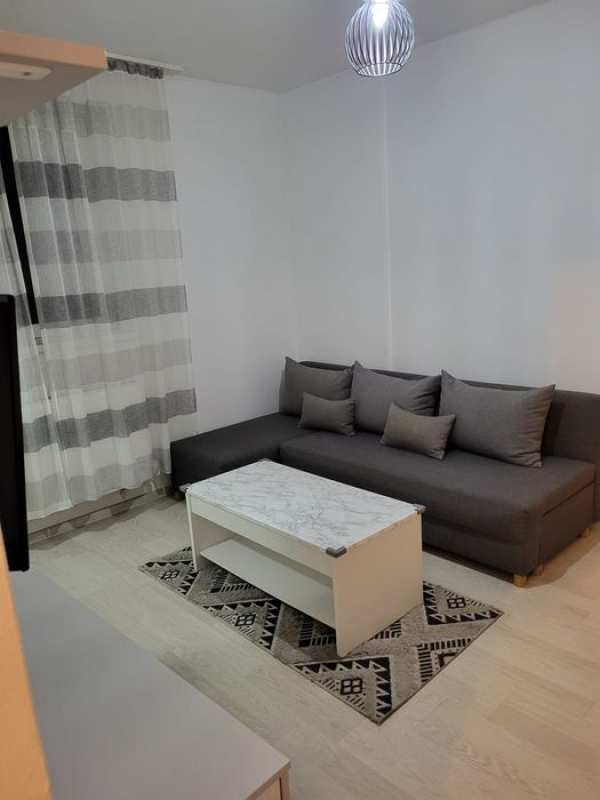 Apartament cu 2 camere complet renovat, mobilat și utilat, modern