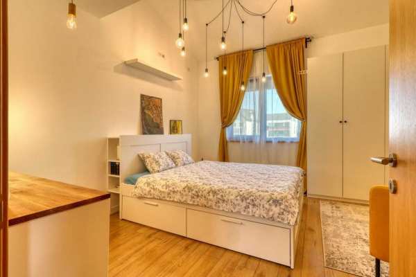 Casa cocheta, functionala, move-in ready, curte 102 mp, 1 mai Otopeni