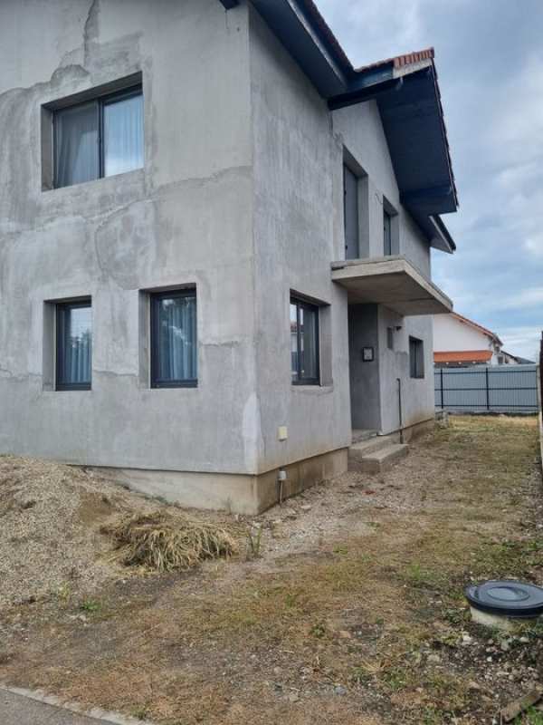 Casa de vânzare 208 mp