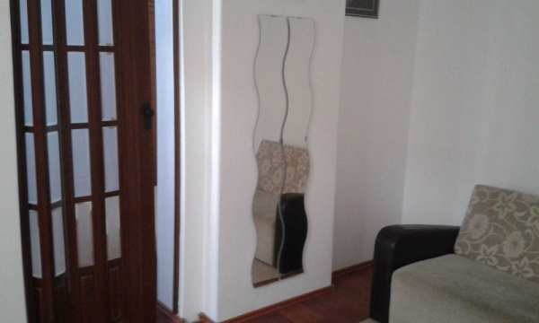 Proprietar,vand apartament 2 camerela la curte,zona Stefan cel Mare