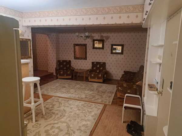 Dau in chirie apartament cu 3 camere
