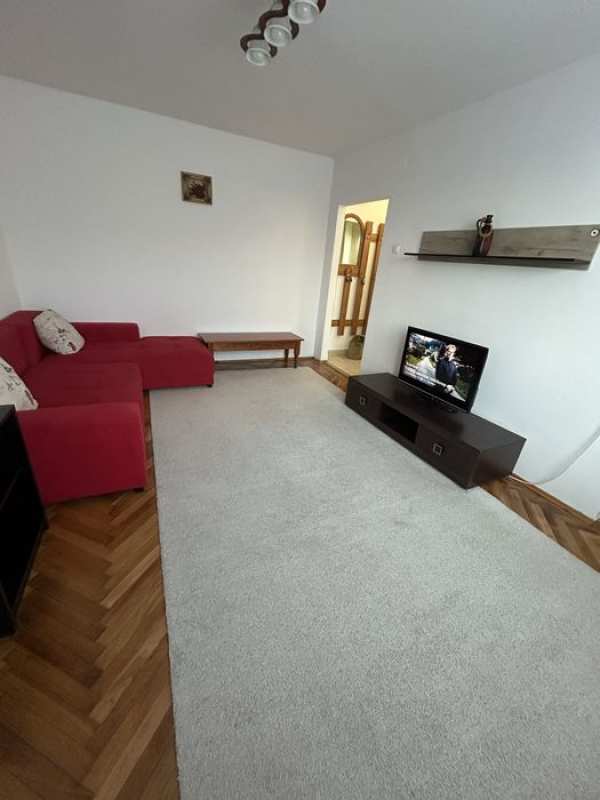 Inchiriez apartament GARA
