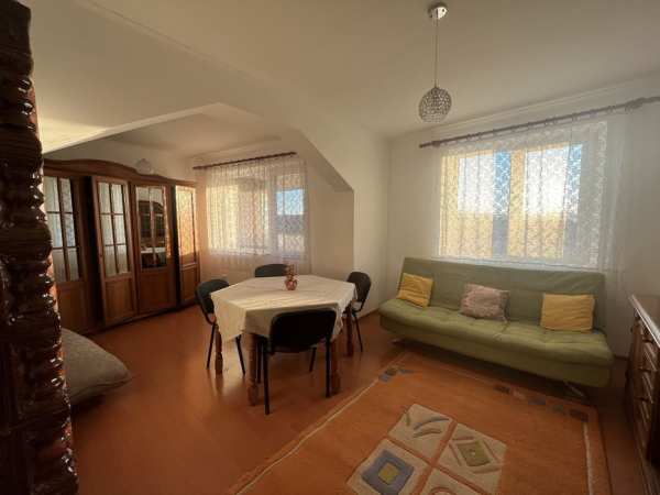 Inchiriez apartament in centru Alesd