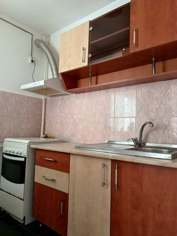 Proprietar inchiriez garsoniera in Brazda (langa piata)