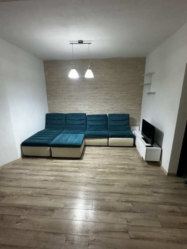 Inchiriez apartament 3 camere  si gradina zona Turnisor