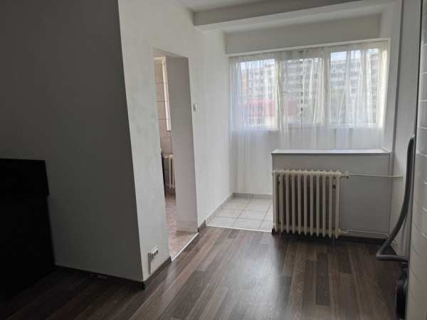 Proprietar inchiriez garsoniera Drumul Taberei Ghencea etaj4/10