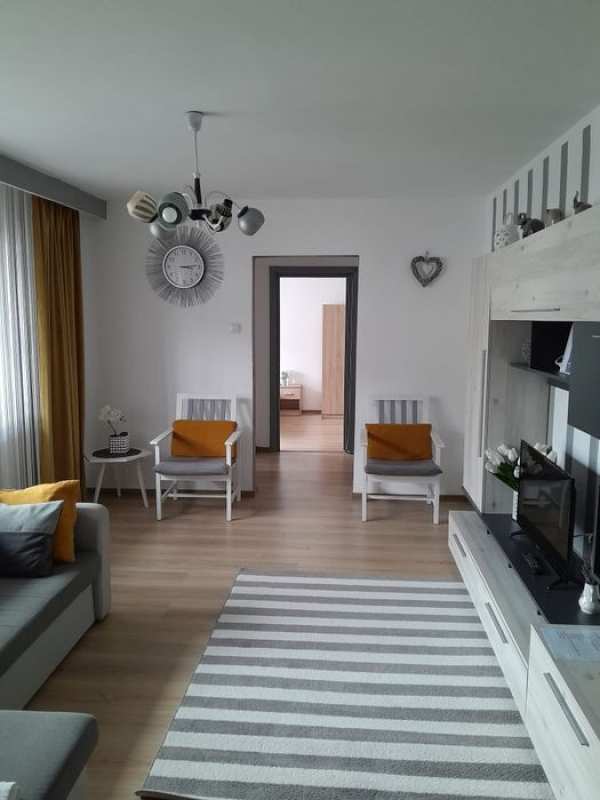 Vând apartament 3 camere