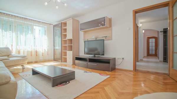 Particular închiriez apartament cu 3 camere în apropiere de AFI