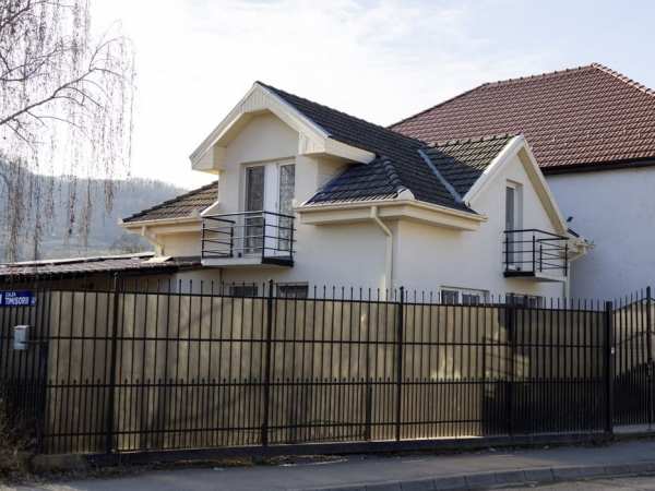 Apartament la casa de închiriat pe termen lung – 250 €/lună