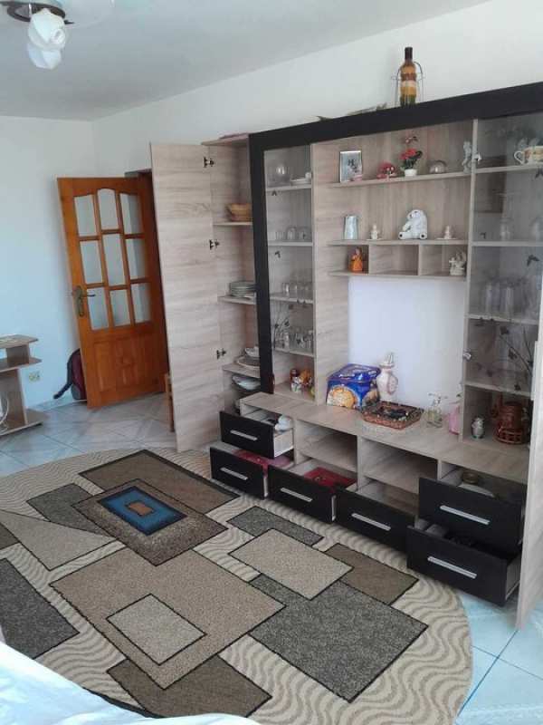 Vând apartament zona Gugești